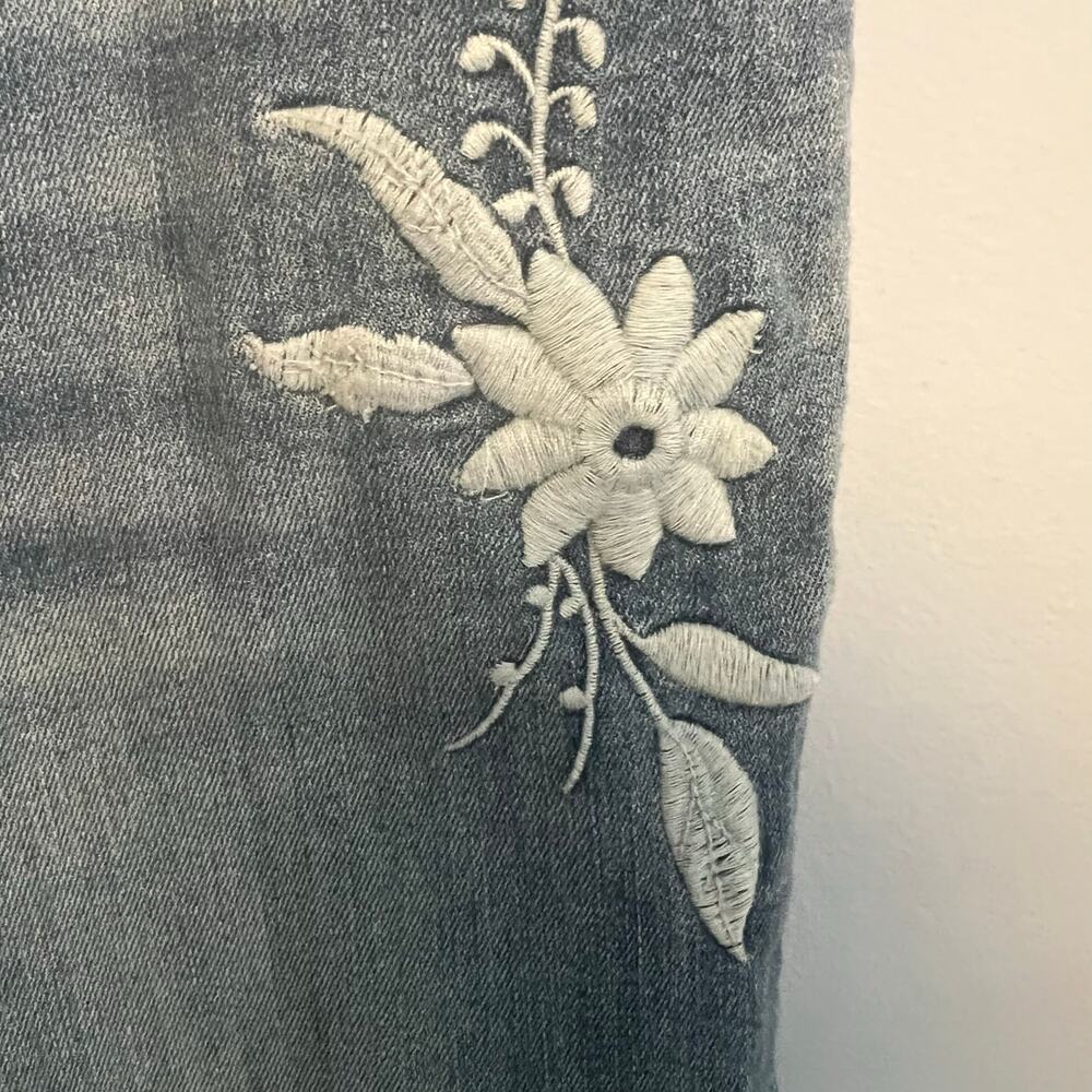 Loft Floral Embroidered Light Wash Modern Skinny Jeans sz 10 Feminine - Picture 8 of 11